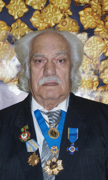 В. Сарианиди, награды